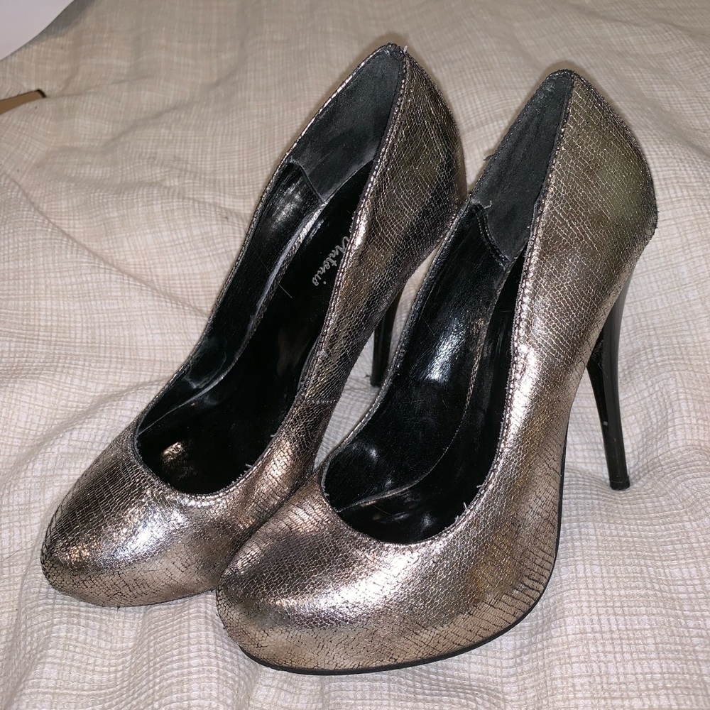 Michael Antonio Women's Closed-Toe Pump Shoe - 7